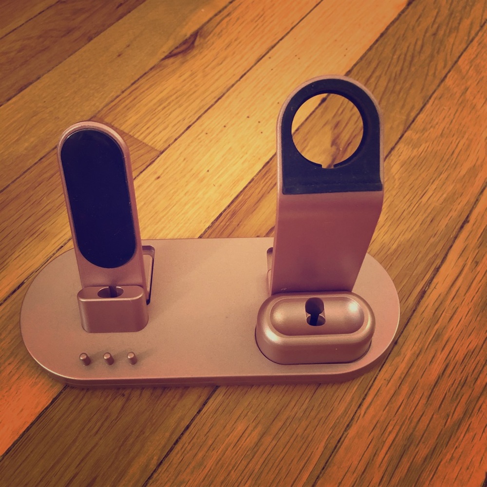 iPhone, Apple Watch and AirPods charging station